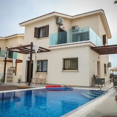 Elena Villa *